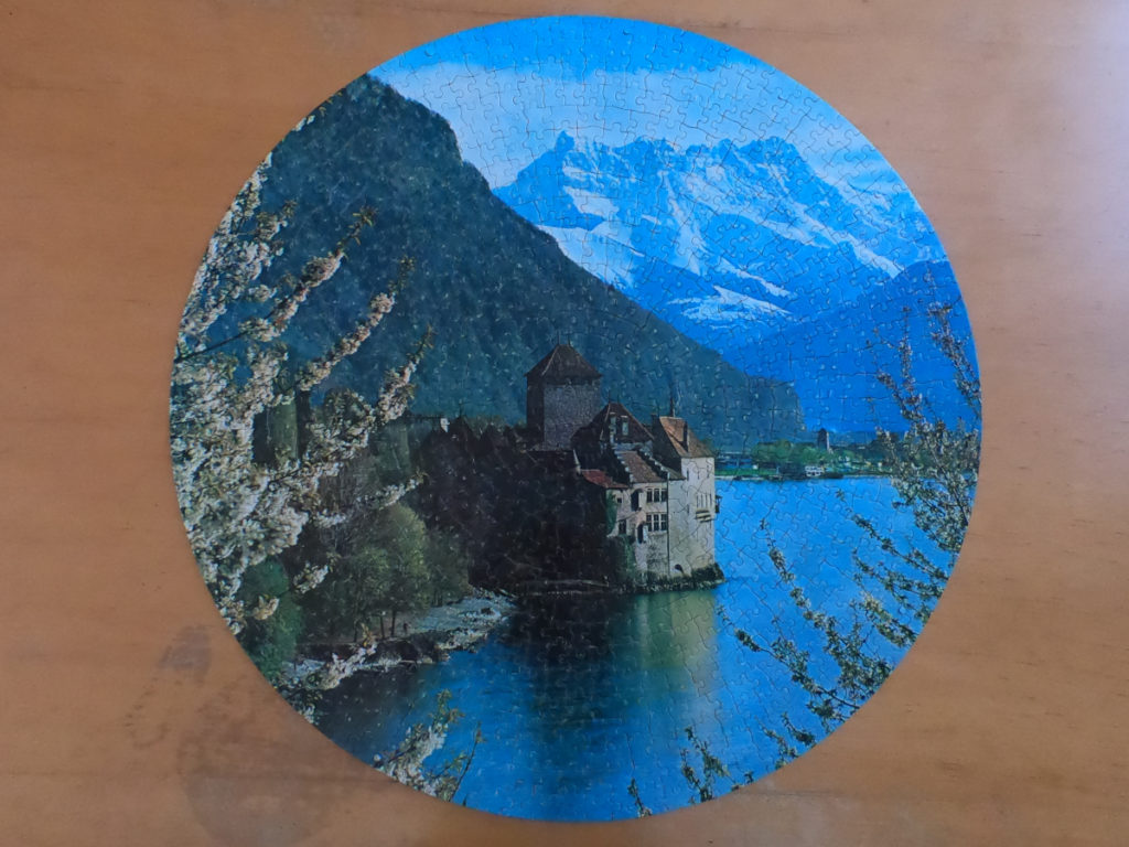 Round vintage puzzle, Castle of Chillon